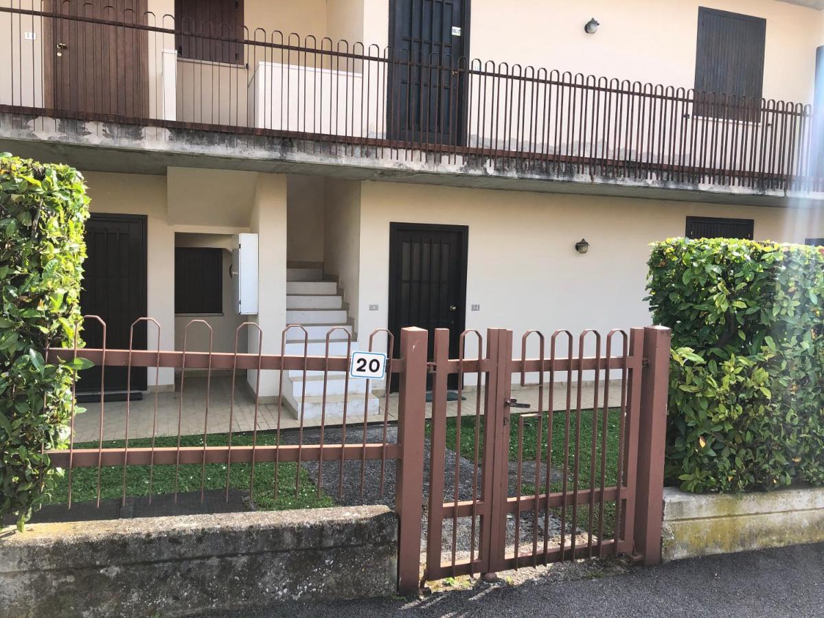 Appartamento Con Piscina A Lazise Exterior foto